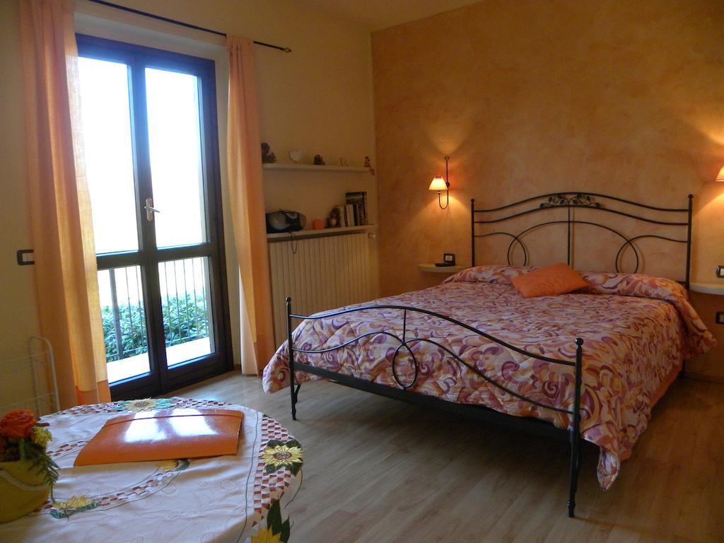 Agriturismo Fano'S Farm Suno Room photo